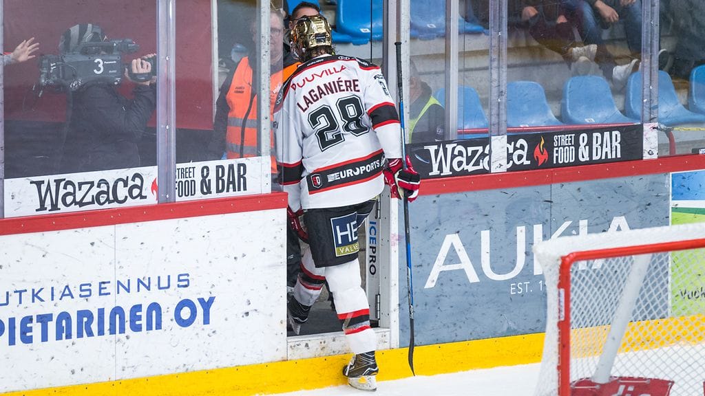 Antoine Laganieren ottelu päättyi suihkukomennukseen.