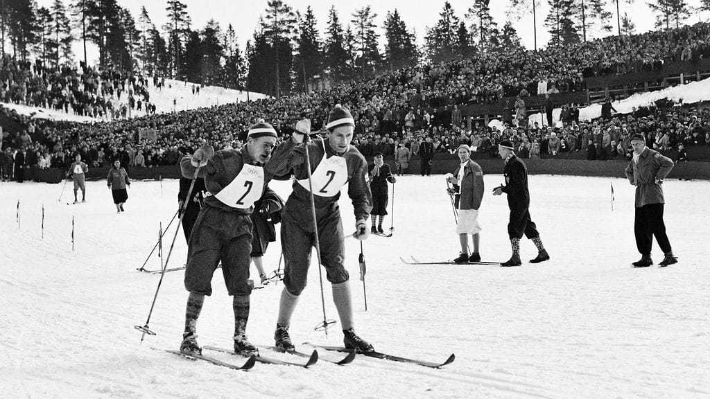 Paavo Lonkila lähetti Urpo Korhosen matkaan olympialaisten hiihtoviestissä Oslossa vuonna 1952.