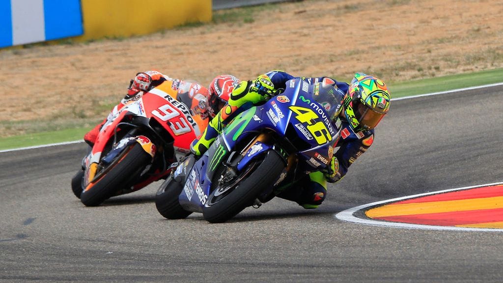 Valentino Rossin (oik.) mukaan pieni kipu jalassa ei haittaa ajamista.