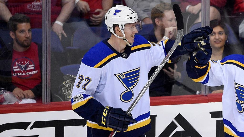 Niko Mikkola sai maistaa NHL-elämää.