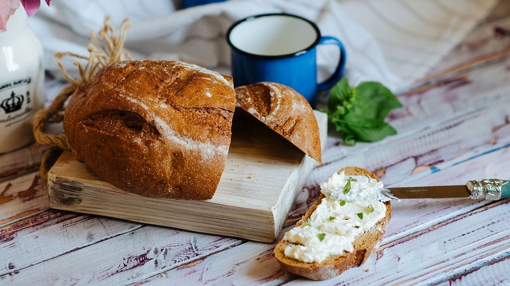 Pataleivän päälle sopivat erilaiset täytteet ja leivänpäälliset. Kuvituskuva.