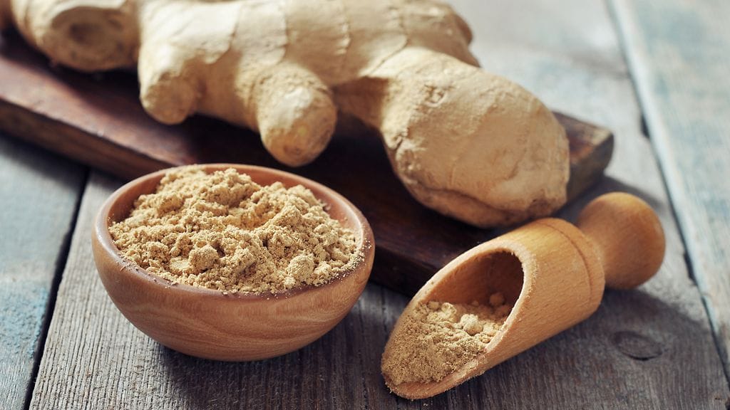 Tuore inkivääri sopii hyvin esimerkiksi teehen ja smoothiesiin, maustetta voi käyttää ruoanlaitossa ja leivonnassa.