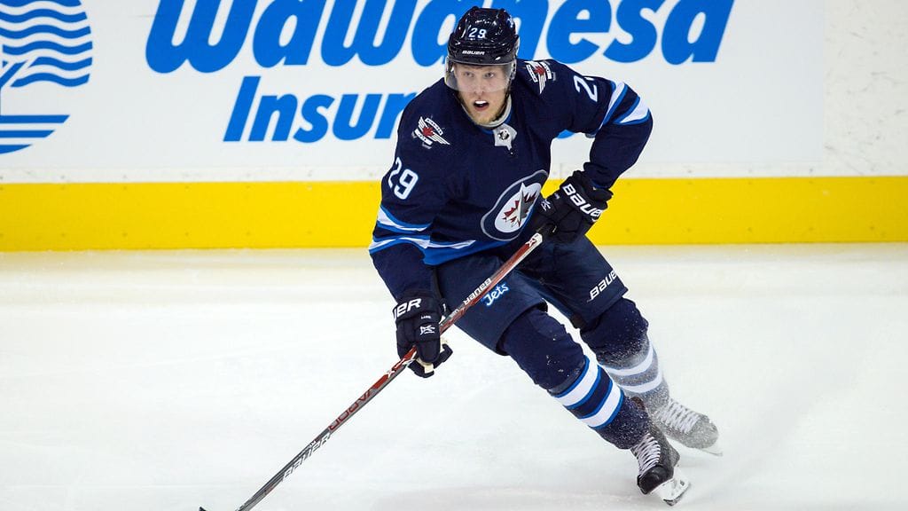 Patrik Laine on iskussa.