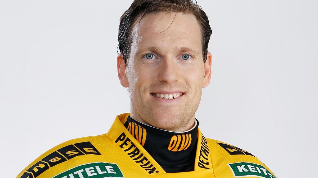 Ville-Vesa Vainiola jatkaa myös ensi kaudella KalPan paidassa.