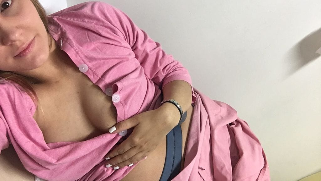 Janna kertoo saaneensa WhatsApp-ryhmän kautta korvaamatonta tukea.