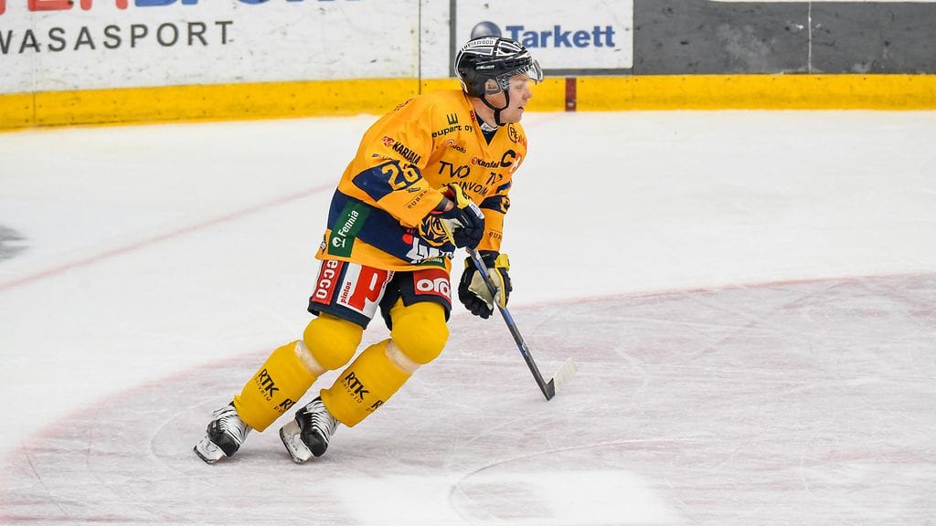 Janne Niskala liitää komeassa hienossa pisteputkessa.