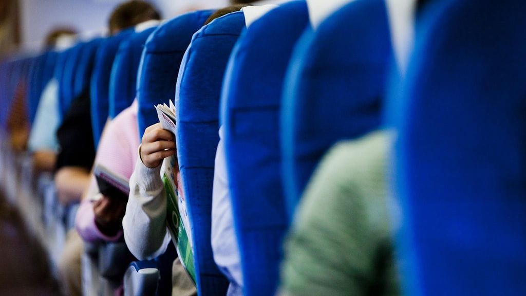 Matkustajan ei ole pakko suostua lentoyhtiön tarjoamaan korvaukseen peruuntuneesta lennosta matkakuponkina tai lahjakorttina.