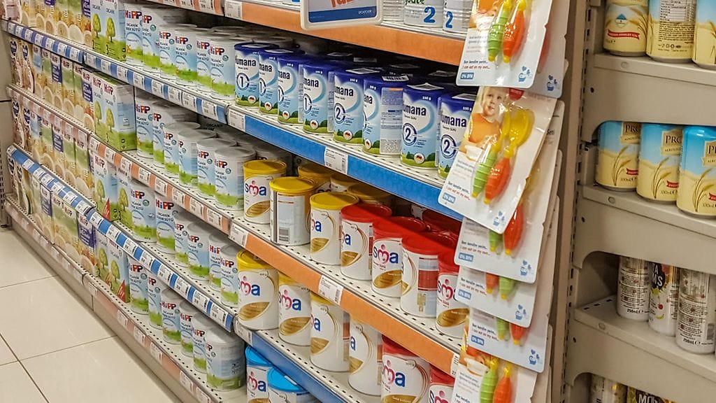 Mies myrkytti vauvanruokapurkkeja viime vuonna Saksassa. Kuvituskuva.