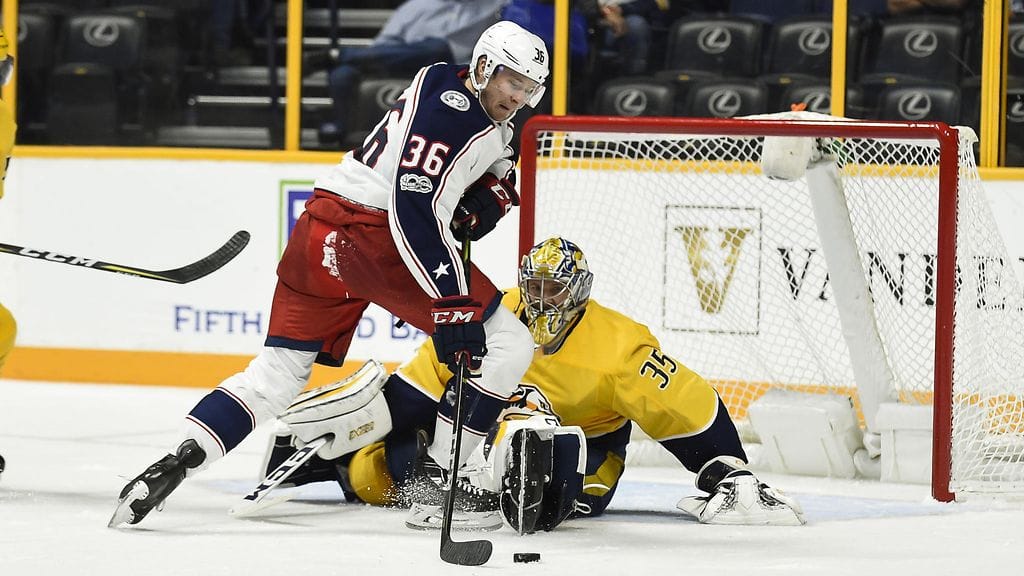 Pekka Rinne torjui toisessa erässä Columbuksen Zac Dalpen kudin.