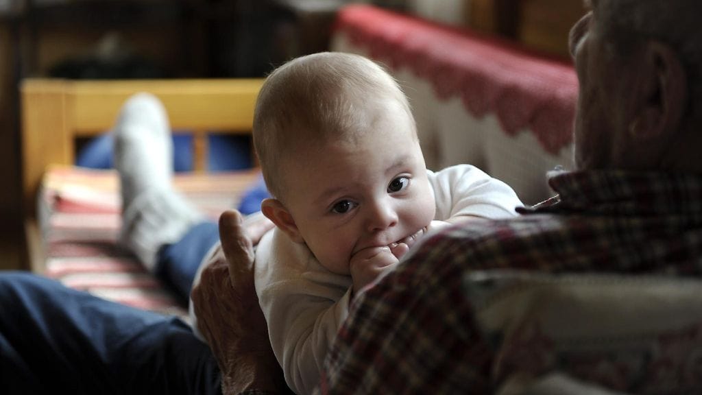 Työryhmä ehdottaa, että lakiin kirjattaisiin myös kummankin vanhemman velvollisuus myötävaikuttaa eron jälkeisen tapaamisoikeuden toteutumiseen.