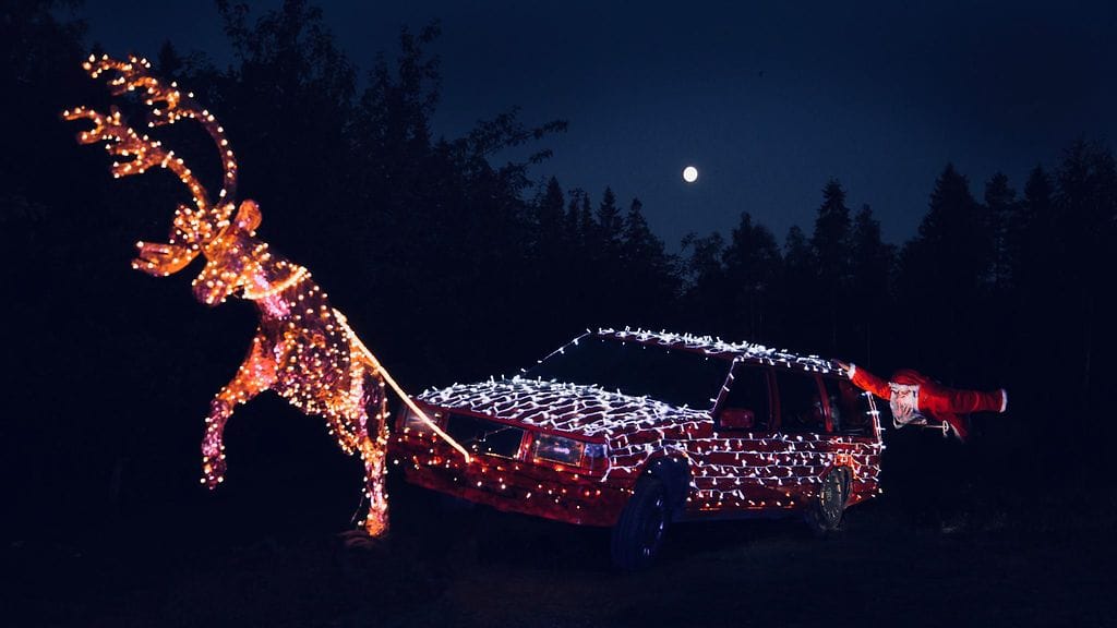 Bensa loppu -teos on esillä Jyväskylässä, jossa on menossa Valon kaupunki -tapahtuma.