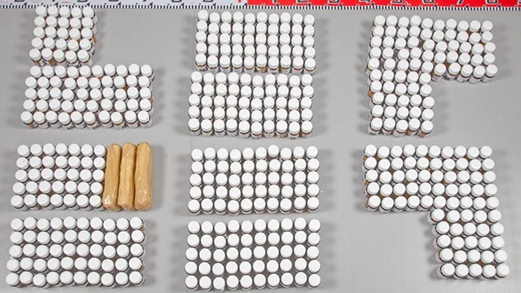 Poliisin välittämää kuvaa suuresta Rivotril-tablettien takavarikosta.