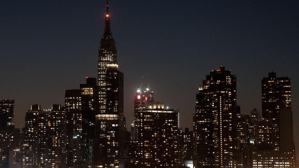 New Yorkissa sijaitseva Empire State Building oli pimennetty uhrien muistojen kunniaksi.