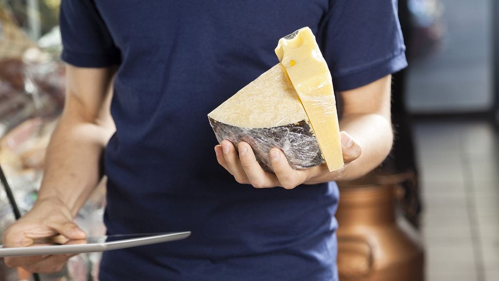Pitäisikö ottaa vakuutus, jos jääkin juustot syömättä... Kuvituskuva.