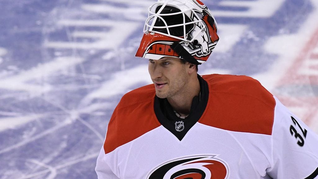 Michael Leighton edusti viime kaudella Carolina Hurricanesia.