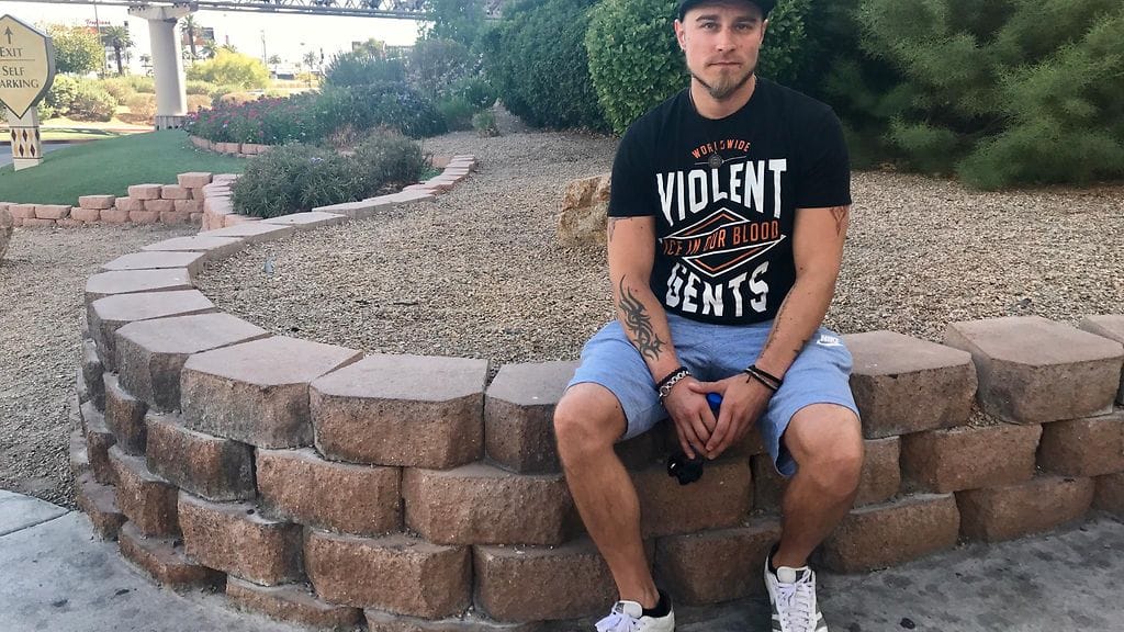 Janne Adolfsen on käynyt Las Vegasissa useampia kertoja. Yhdysvalloissa hän on ollut jo kymmenen kertaa. Hän ei aio enää matkustaa Yhdysvaltoihin.