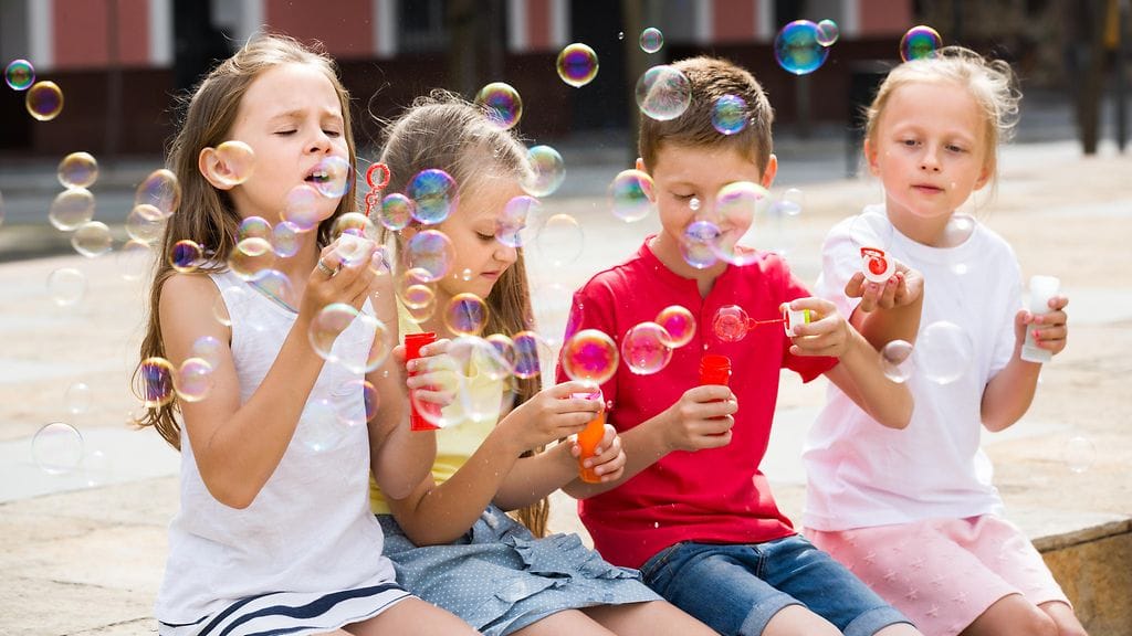 Eräs äiti toivoo, että tuntemattomat eivät tuomitsisi suurperheitä – se on heidän oma valintansa.