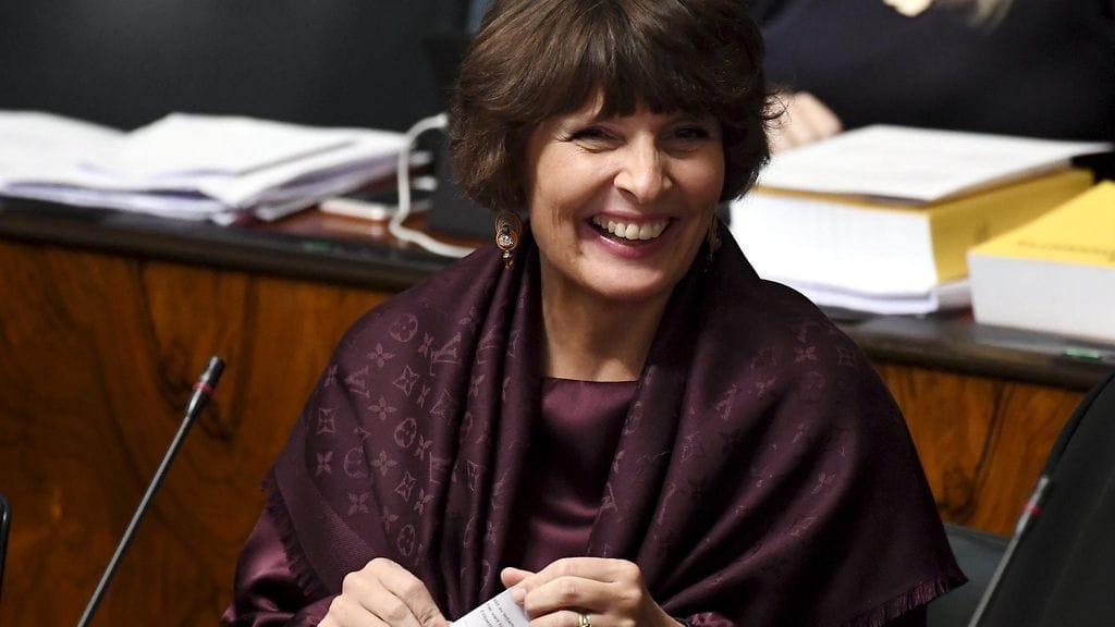 iikenne- ja viestintäministeri Anne Berner eduskunnan täysistunnossa Helsingissä keskiviikkona 4. lokakuuta 2017. Istunnossa äänestettiin hallituksen luottamuksesta.