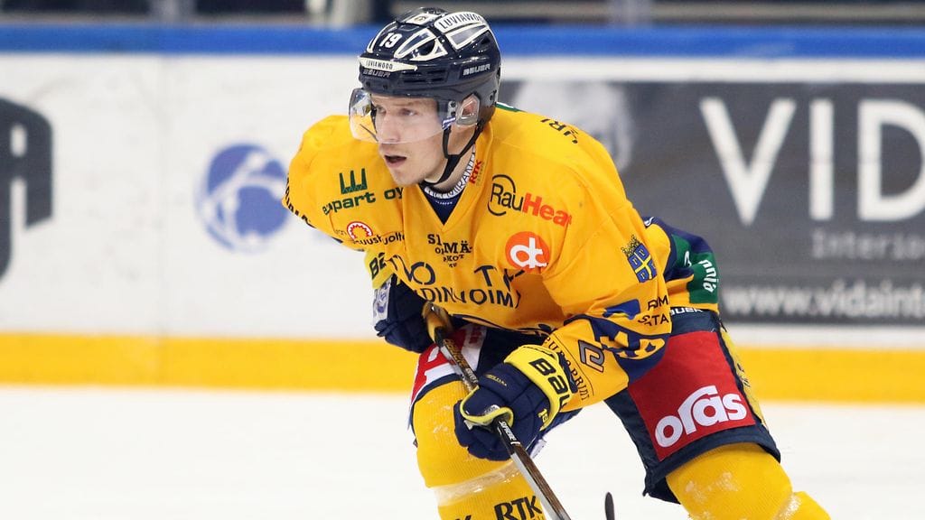 Janne Keränen yltää komeaan rajapyykkiin.