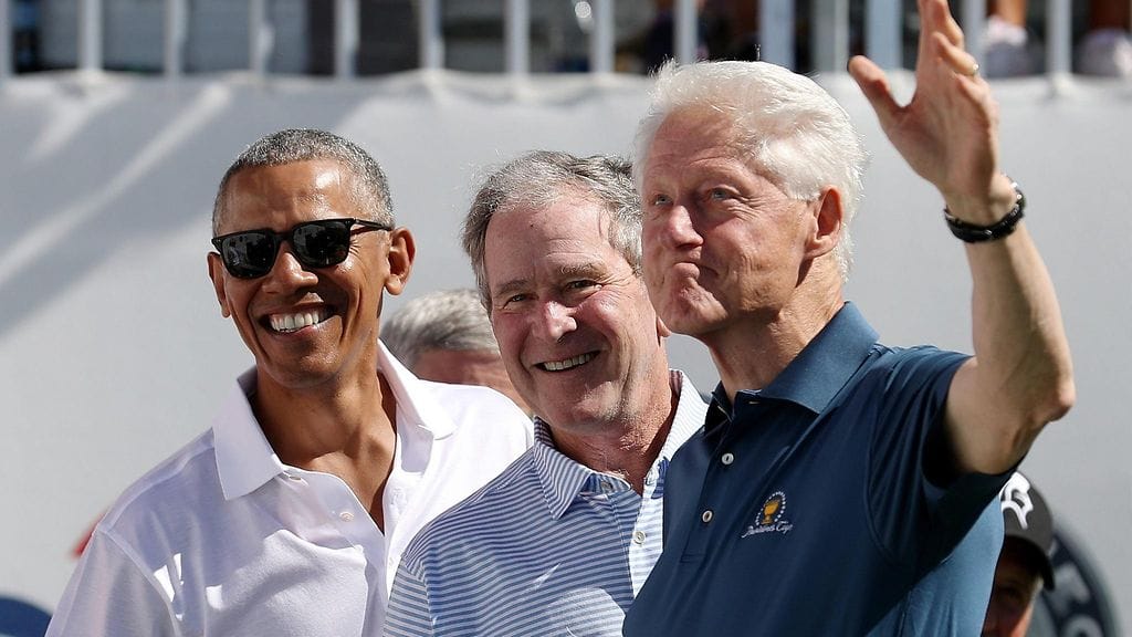 Entiset presidentit Barack Obama, George W. Bush ja Bill Clinton