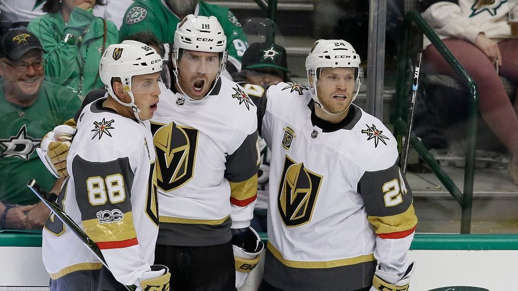 James Neal (kesk.) oli Vegasin sankari.