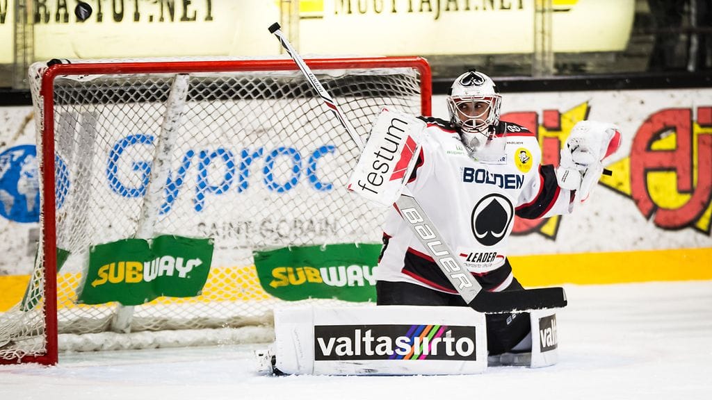Ässä-vahti Andreas Bernard ei voinut SaiPan osumalle mitään.