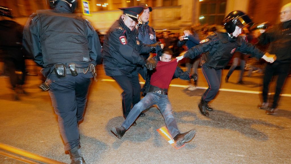Venäjällä mahdollisesti jopa toistasataa ihmistä on otettu kiinni presidentti Vladimir Putinin vastaisissa mielenosoituksissa.