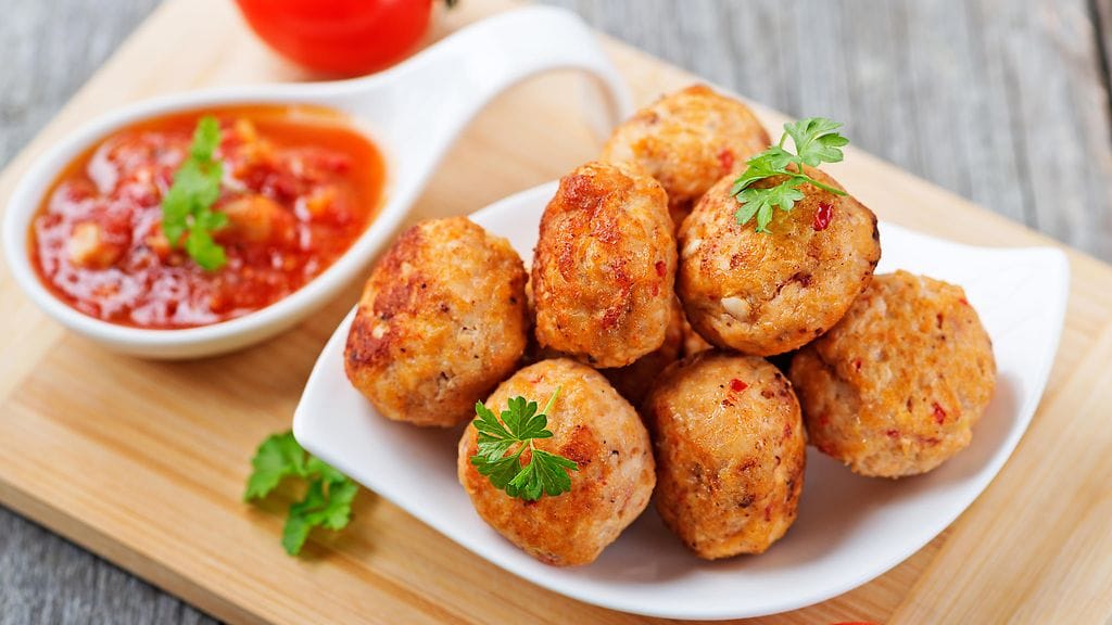 Thaimaalaiset kanapullat valmistuvat alle puolessa tunnissa!