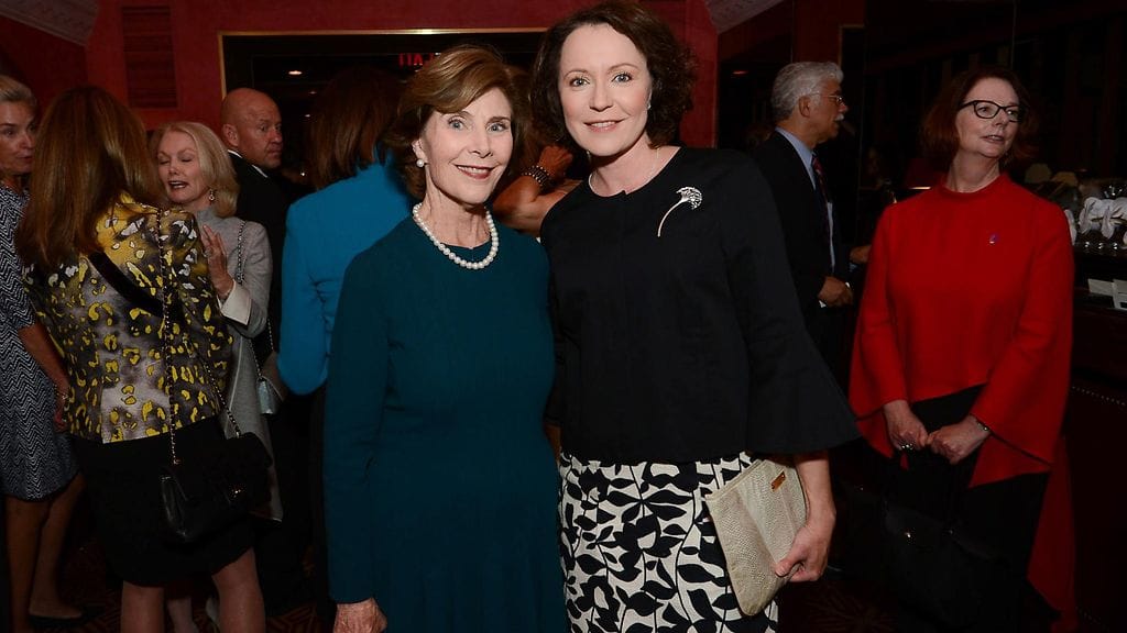 Laura Bush ja Jenni Haukio rouva Bushin emännöimässä presidenttien puolisoille tarkoitetussa tilaisuudessa New Yorkissa 18.9.2017