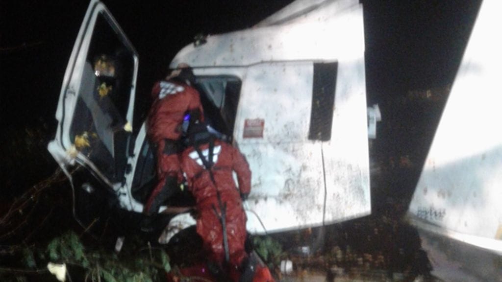 joutsa rekka syöksyi salmeen