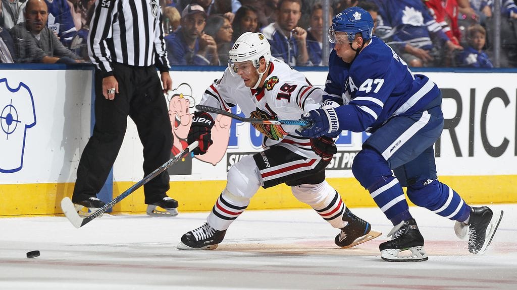 Leo Komarov taistelussa Chicagoa vastaan.