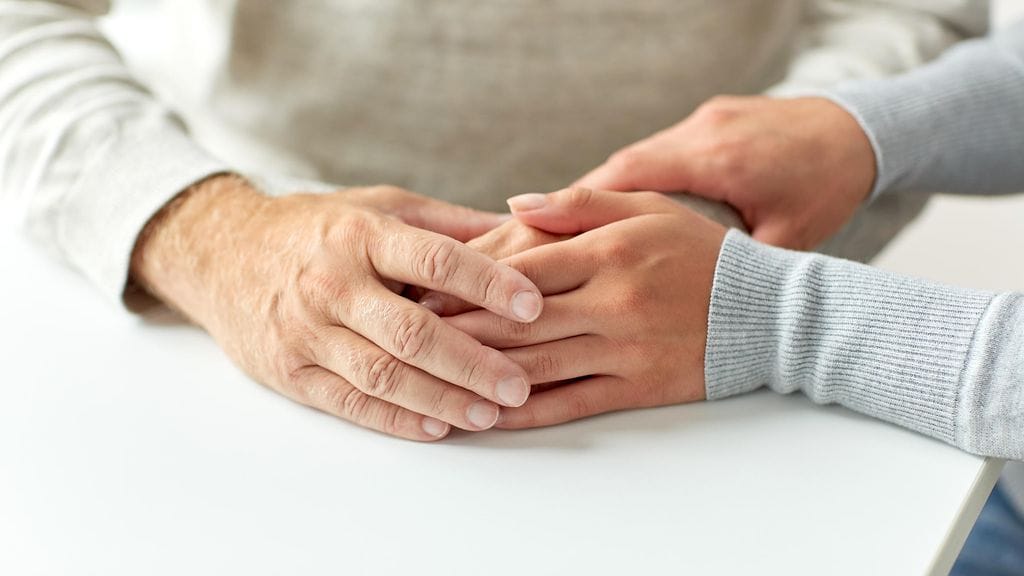 Twitter-käyttäjät muistuttavat, että isovanhempien kanssa vietetystä ajasta tulisi osata nauttia, jos siihen on vielä mahdollisuus. Kuvituskuva.