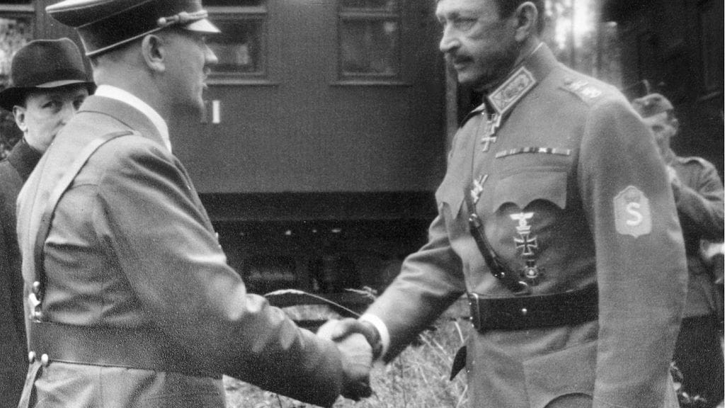 Saksan valtakunnankansleri Adolf Hitler saapui Suomeen tervehtimään Suomen puolustusvoimien ylipäällikköä, sotamarsalkka Carl Gustaf Emil Mannerheimiä tämän 75-vuotissyntymäpäivänä 4. kesäkuuta 1942.