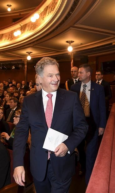 Sauli Niinistö Suomen Kirjailijaliiton 120-vuotisjuhlassa Kansallisteatterissa Helsingissä 10.10.2017 2