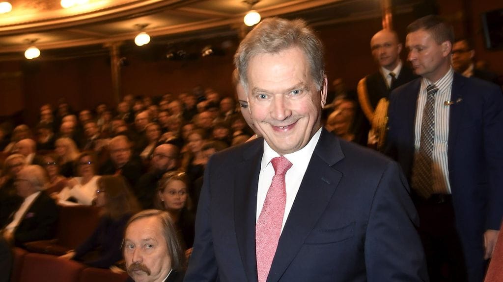 Iloinen presidentti Sauli Niinistö kuvattuna Suomen Kirjailijaliiton 120-vuotisjuhlassa Kansallisteatterissa Helsingissä 10. lokakuuta 2017.