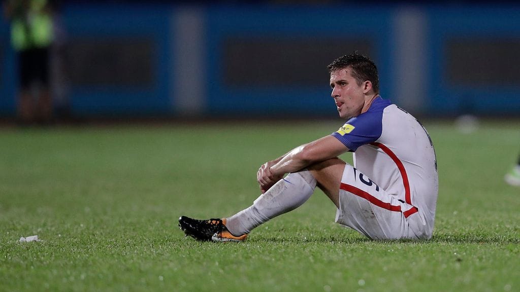 Yhdysvaltojen Matt Besler oli maansa myynyt pelin jälkeen.