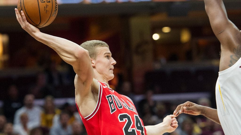 Lauri Markkanen tarjoili yleisölle pari donkkia.