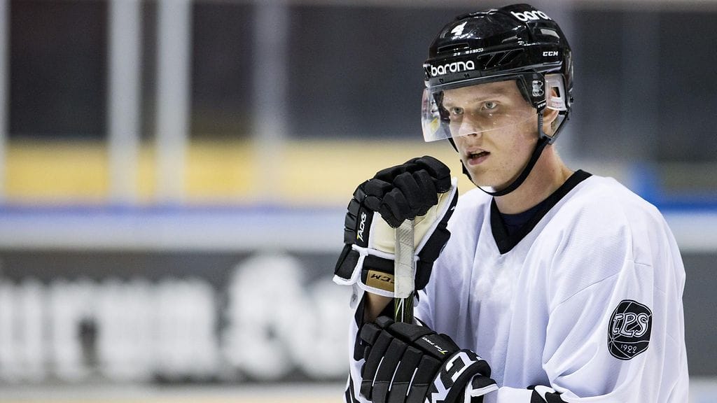 Olli Juolevi on valmis debyyttiinsä miesten sarjoissa.