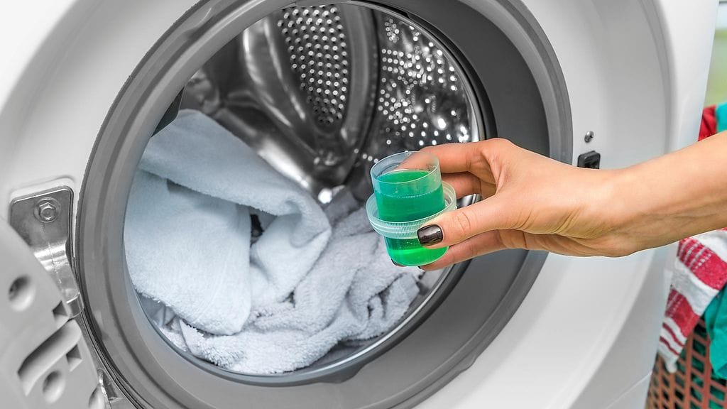 Jättikö hiuslakka jäämiä seiniin?
Huuhteluaine voi auttaa!