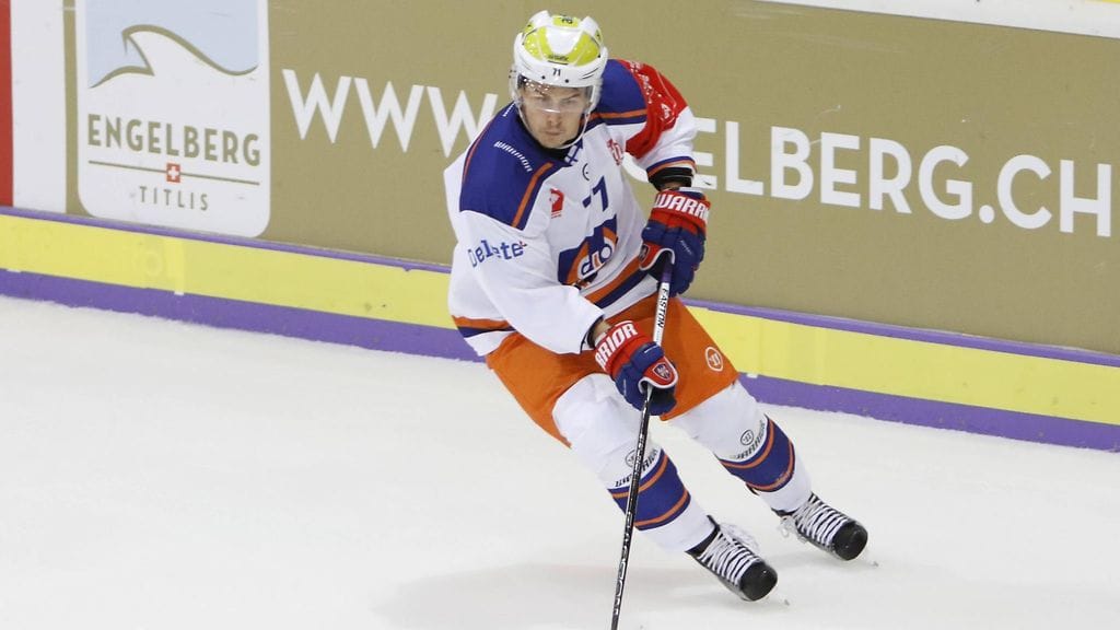 Kristian Kuusela on huilivuorossa illan ottelussa.