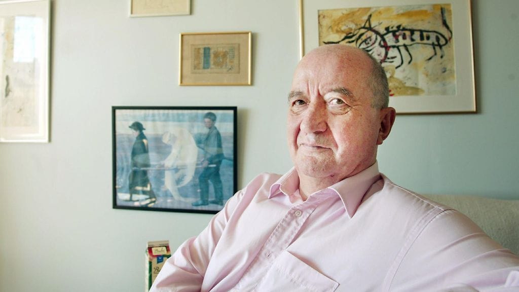 Pentti Holappa kuvattuna kotonaan vuonna 2002.