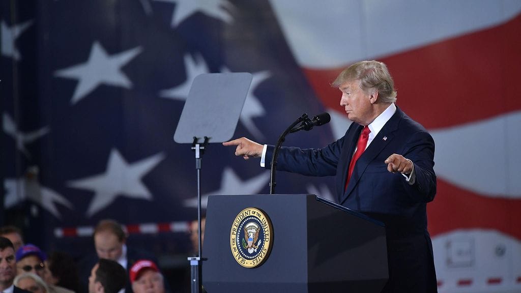 Trumpin odotetaan tänään allekirjoittavan asetuksen, jonka arvioidaan olevan suunnattu Obamacare-nimellä tunnettua terveydenhuoltojärjestelmää vastaan. Kuvassa Trump 11.10.2017.