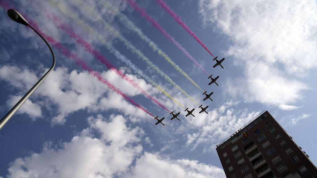 Ilmavoimien ylilento Espanjan kansallispäivän paraatissa