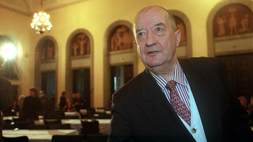 Pentti Holappa palkittiin kirjallisuuden Finlandia-palkinnolla teoksestaan 'Ystävän muotokuva' vuonna 1998.