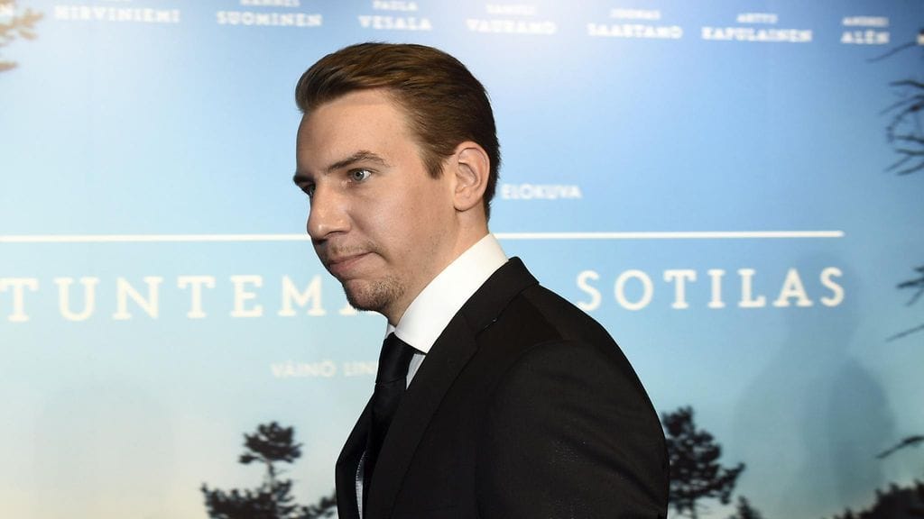 Viihteen moniottelija Aku Hirviniemi esiintyy muun muassa uudessa Tuntematon sotilas -elokuvassa.