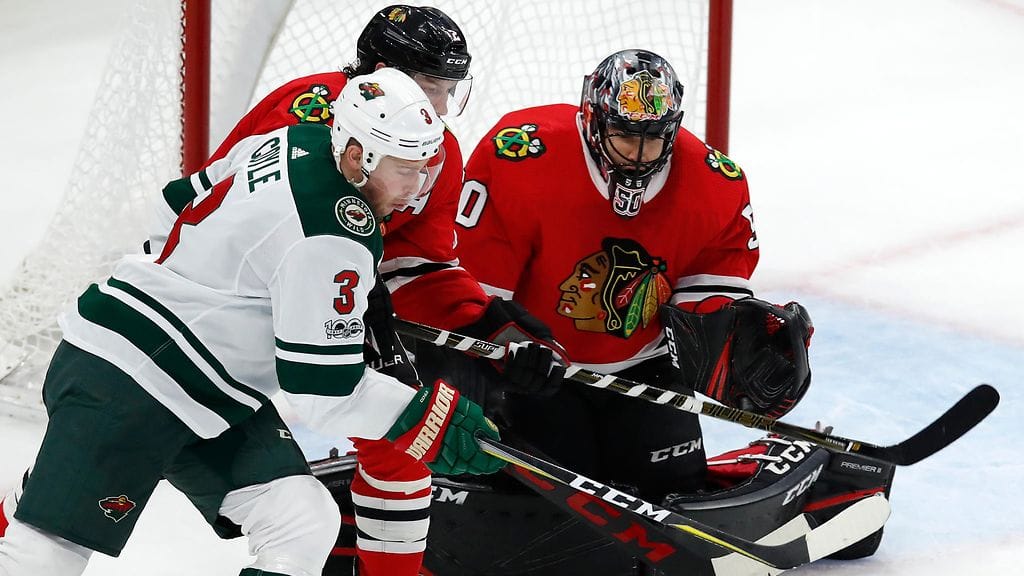 Charlie Coyle (edessä) oli yksi kolmesta Chicago-ottelussa loukkaantuneesta Minnesota-hyökkääjästä.