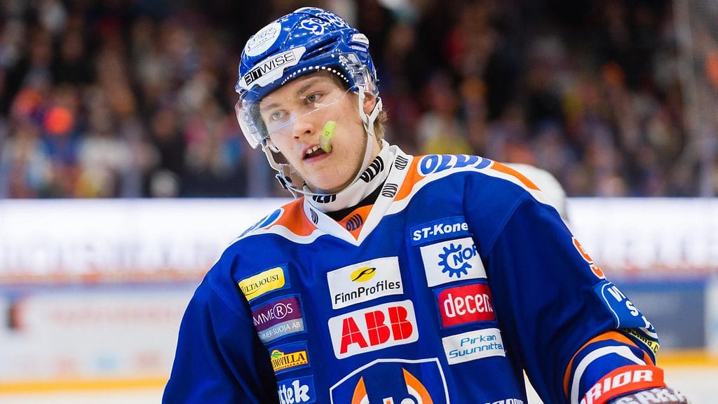 Sebastian Repon ottelu päättyi suihkukomennukseen.