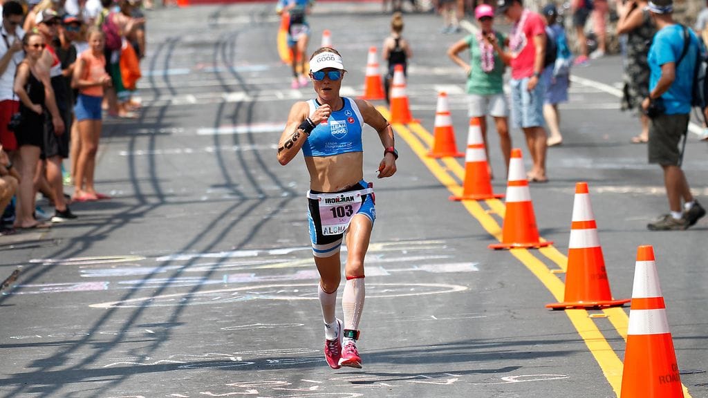 Kaisa Sali juoksuosuudella Havaijin kisassa.