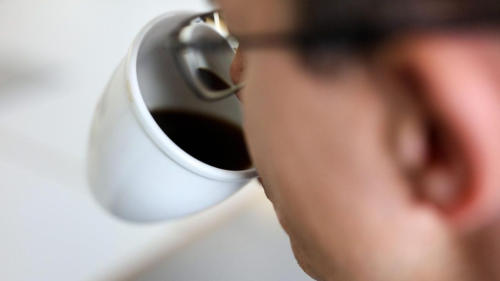 Monen suomalaisen päivä käynnistyy kupillisella kahvia.
