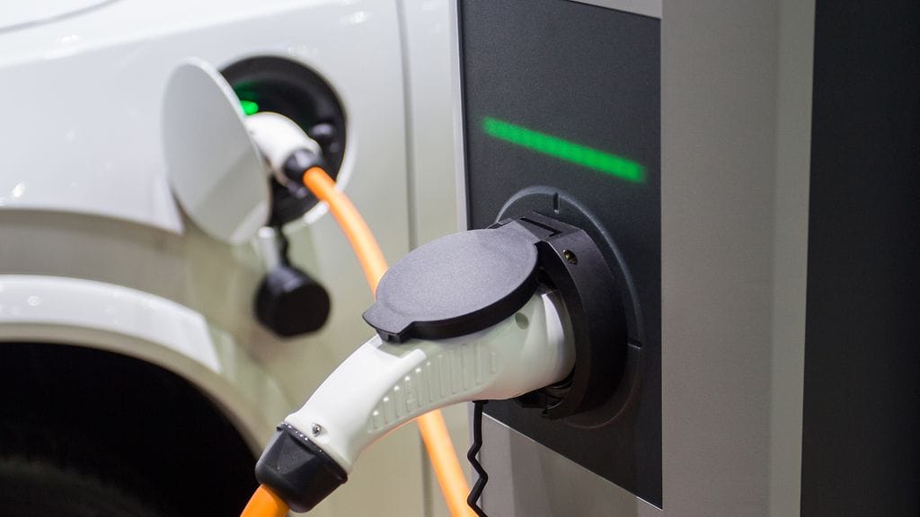 sähköauto lataus (1)